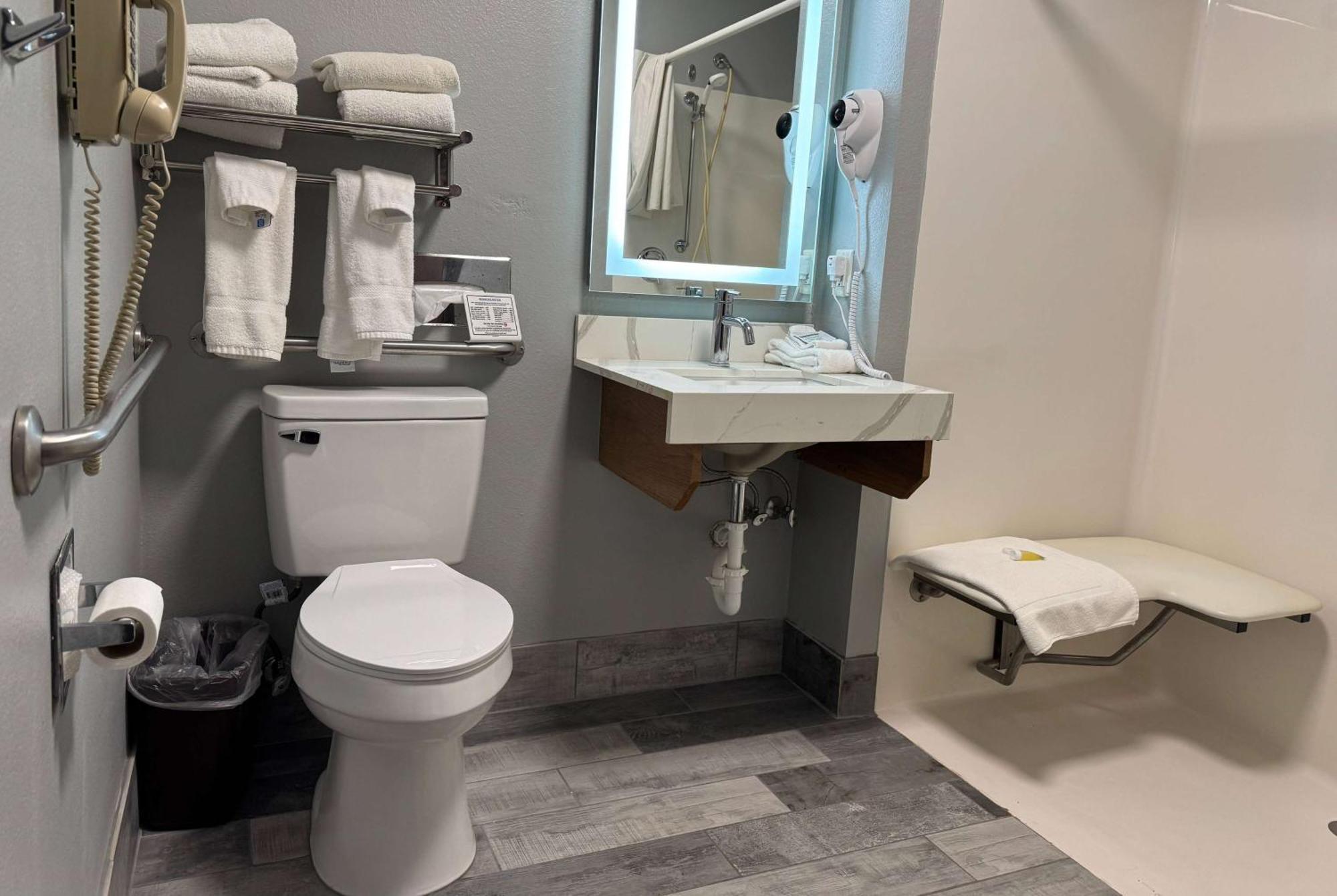 Americinn By Wyndham Columbus Wisconsin Экстерьер фото