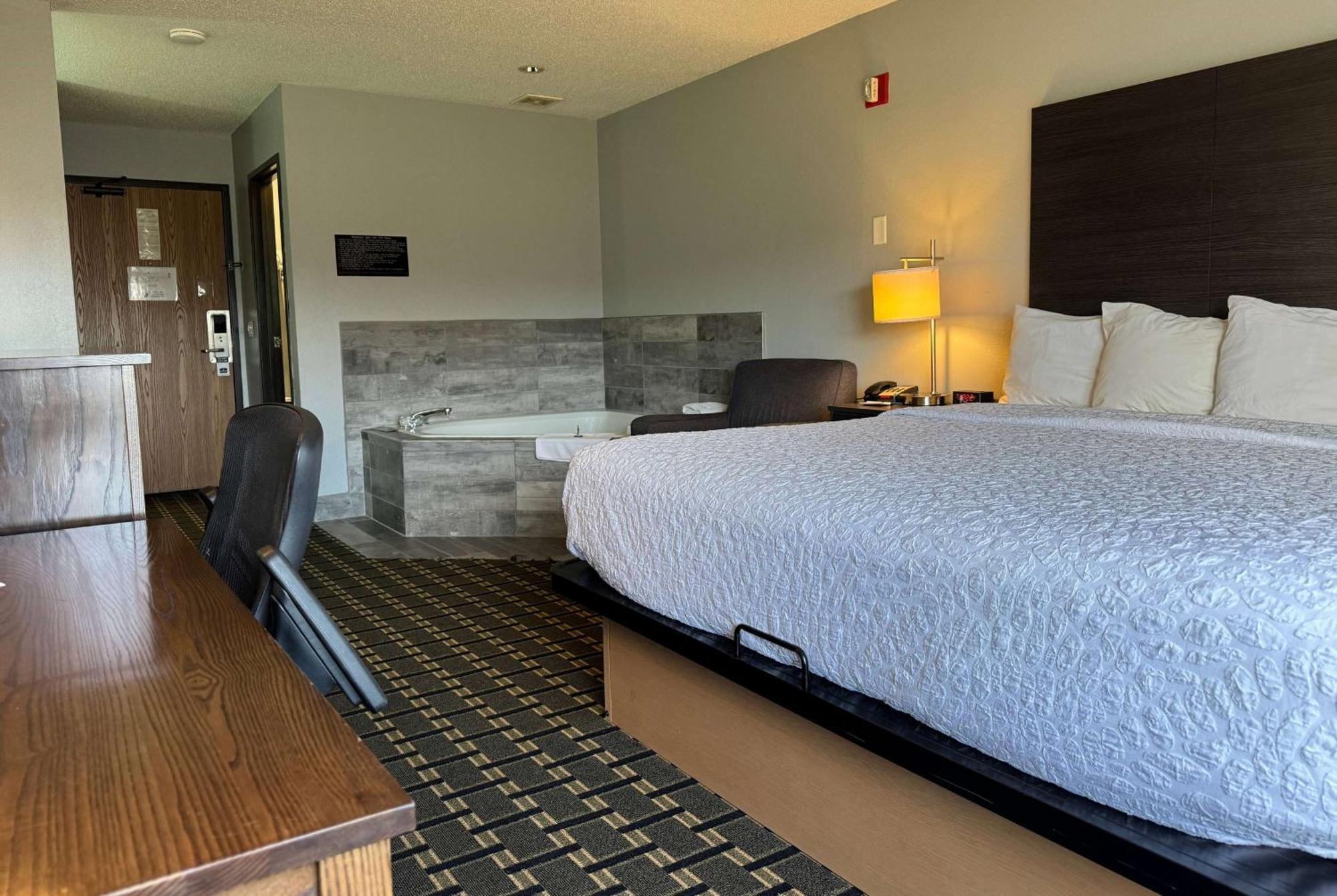 Americinn By Wyndham Columbus Wisconsin Экстерьер фото