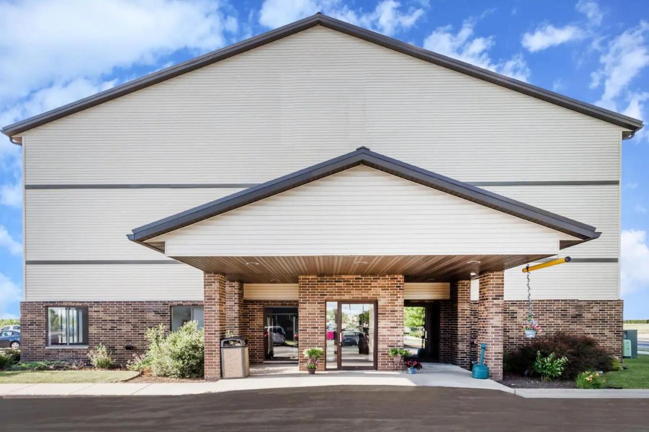 Americinn By Wyndham Columbus Wisconsin Экстерьер фото